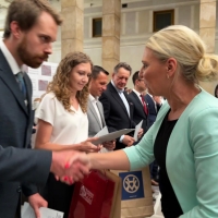 Dorota Cabańska, GINB, podczas uroczystości wręczenia decyzji o nadaniu uprawnień budowlanych