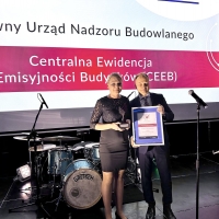 Dorota Cabańska GINB odbiera nagrodę Skrzydła IT w Administracji