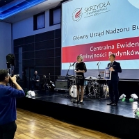 B podczas przemówienia po odbiorze nagrody Skrzydła IT w Administracji