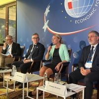 Dorota Cabańska, GINB, podczas panelu ZUS na Forum Ekonomicznym w Karpaczu